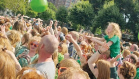 hollandanin tilburg kentinde duzenlenen kizil sac gunleri festivali binlerce dogal kizil sacliyi bir araya xPbv5m8r