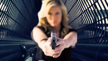 ingiliz medyasi isvecte ceteler saldirilarda suphe uyandirmamasi icin sarisin genc kizlari tetikci olarak kullandigini BmBJvVry