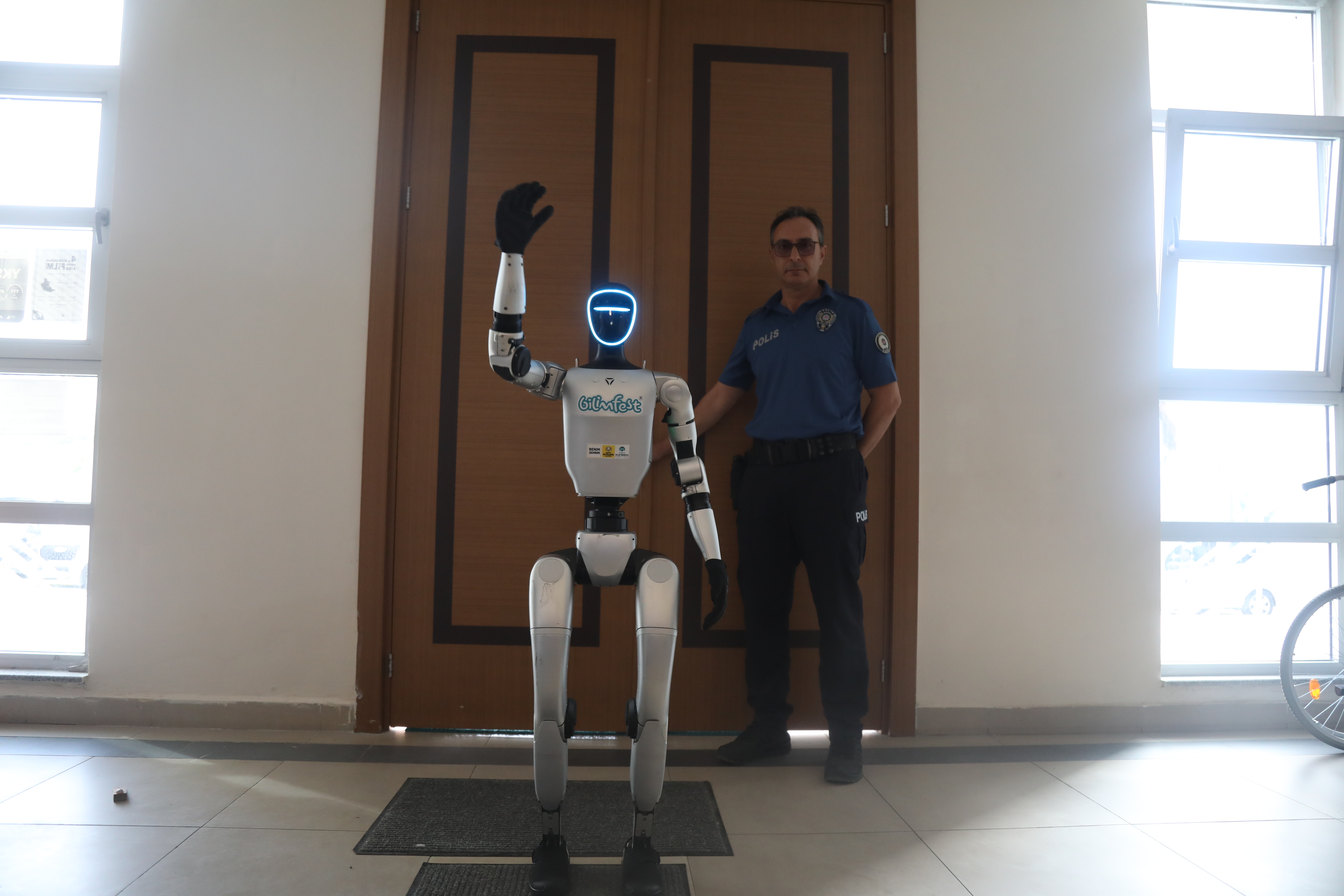 insansi robot festman canik nufus mudurlugunden kimlik belgesi aldi 0