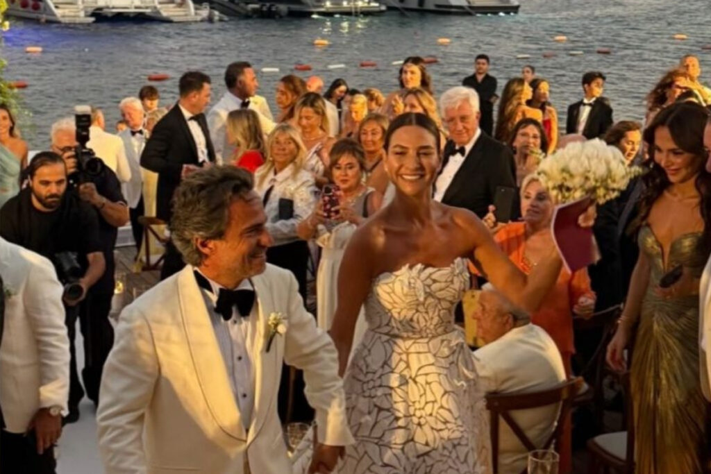 is dunyasinin onde gelen isimleri bodrumda bulustu moris kohen ve pinar haciarifoglu 550 kisilik PHvVARkO