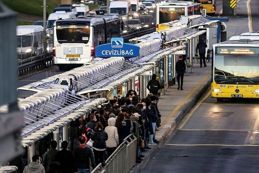 istanbulda egitim ogretim yilinin baslayacagi pazartesi gunu toplu ulasim 0600 1600 saatlerinde ucretsiz olacak BWZth3Ax