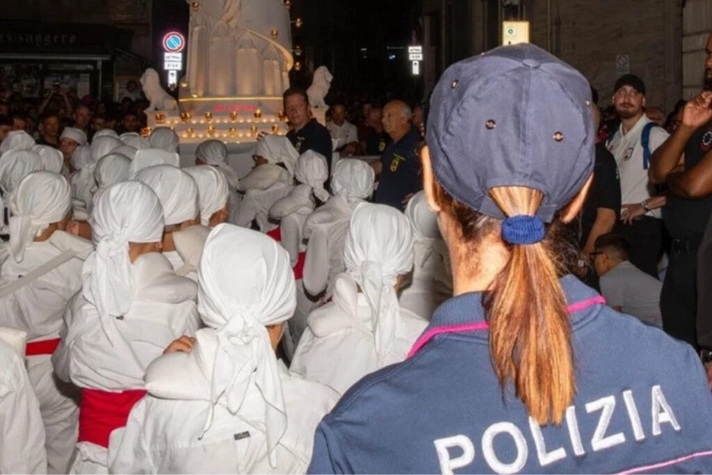italyan polisi viterbodaki santa rosa festivaline saldiri planlayan iki turk supheliyi silahlarla yakaladi 9MXyCInw