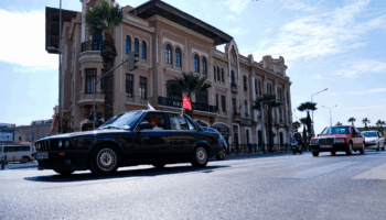 izmirde klasik arac tutkunlari erkek sagligina dikkati cekmek icin seckin beyefendiler surusunde bir araya gyKKlRUb