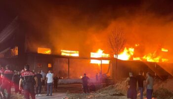 izmirde mobilya fabrikasinda yangin cikti 6UATRCIM