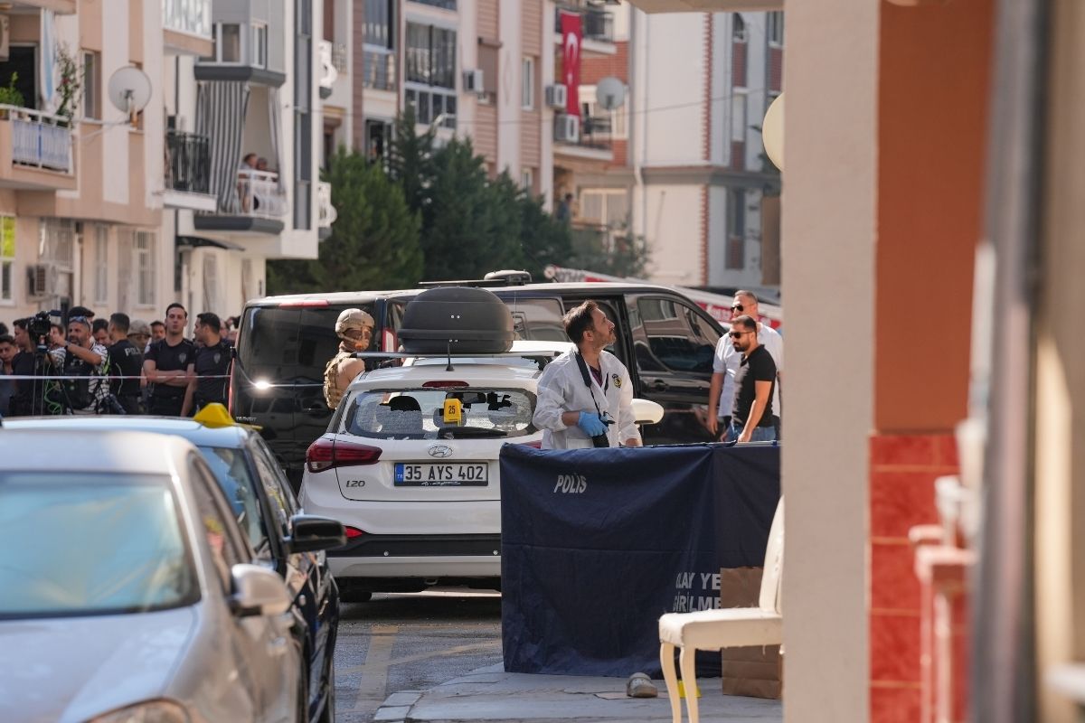 izmirdeki karakol saldirisinin ardindaki yalniz kurt detayi pd yazari feramuzerdinuyarmisti 4