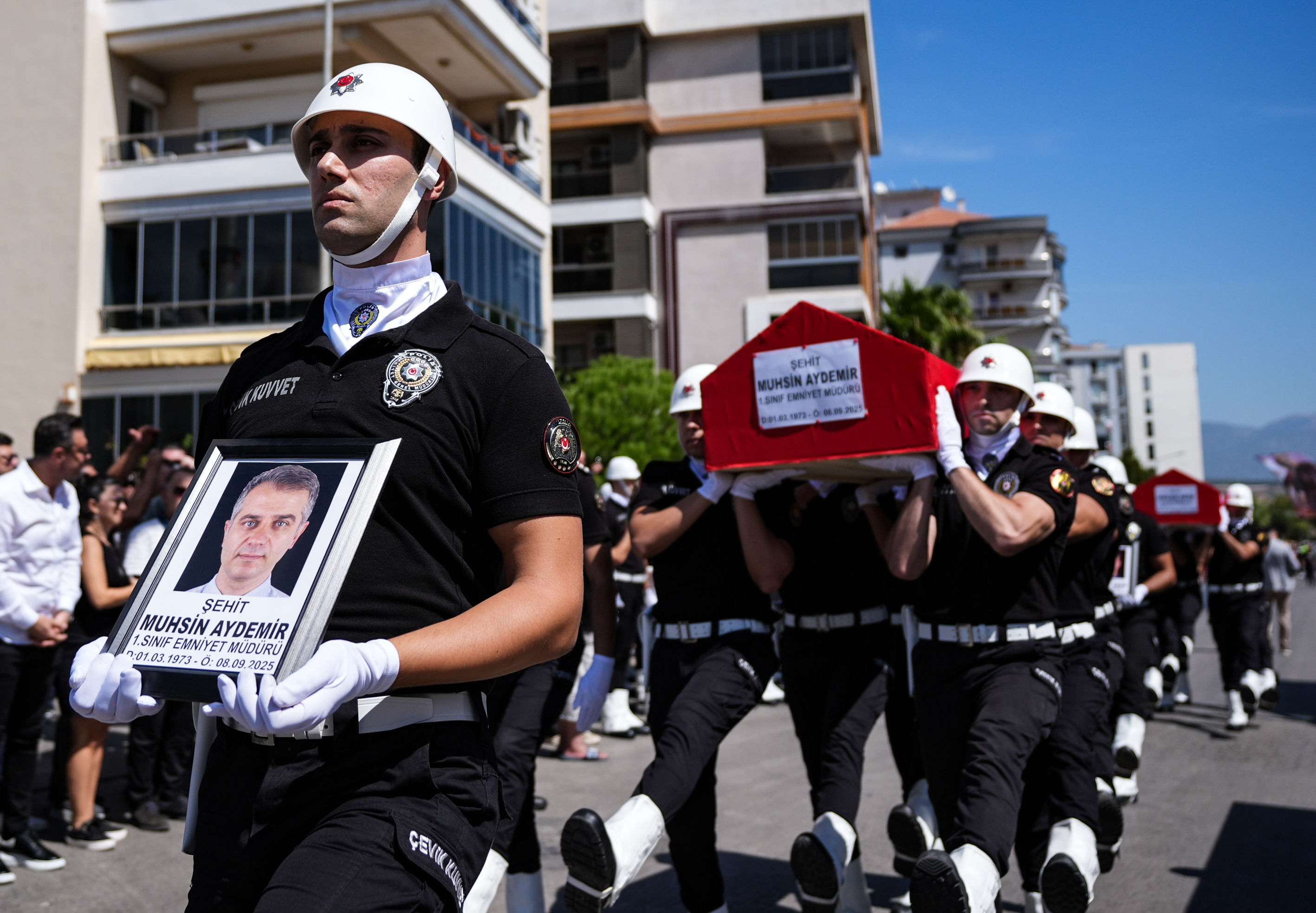 izmirdeki saldirida sehit olan polislere son veda 1 fLuYCGPF
