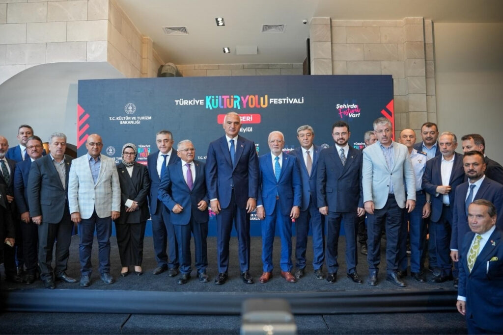 kultur ve turizm bakanliginin duzenledigi kultur yolu festivali kayseride sanat ve tarihi bulusturacak zO2ewz3W