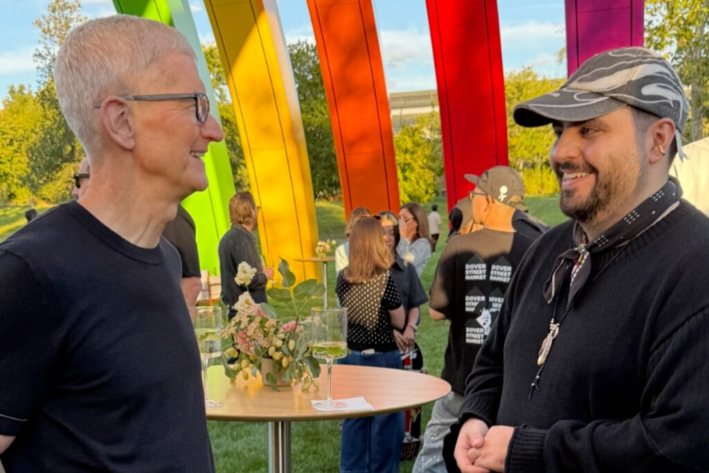 les benjaminsin kurucusu bunyamin aydin abddeki apple lansmaninda ceo tim cookla sohbet etti fotograf 76azFGjy