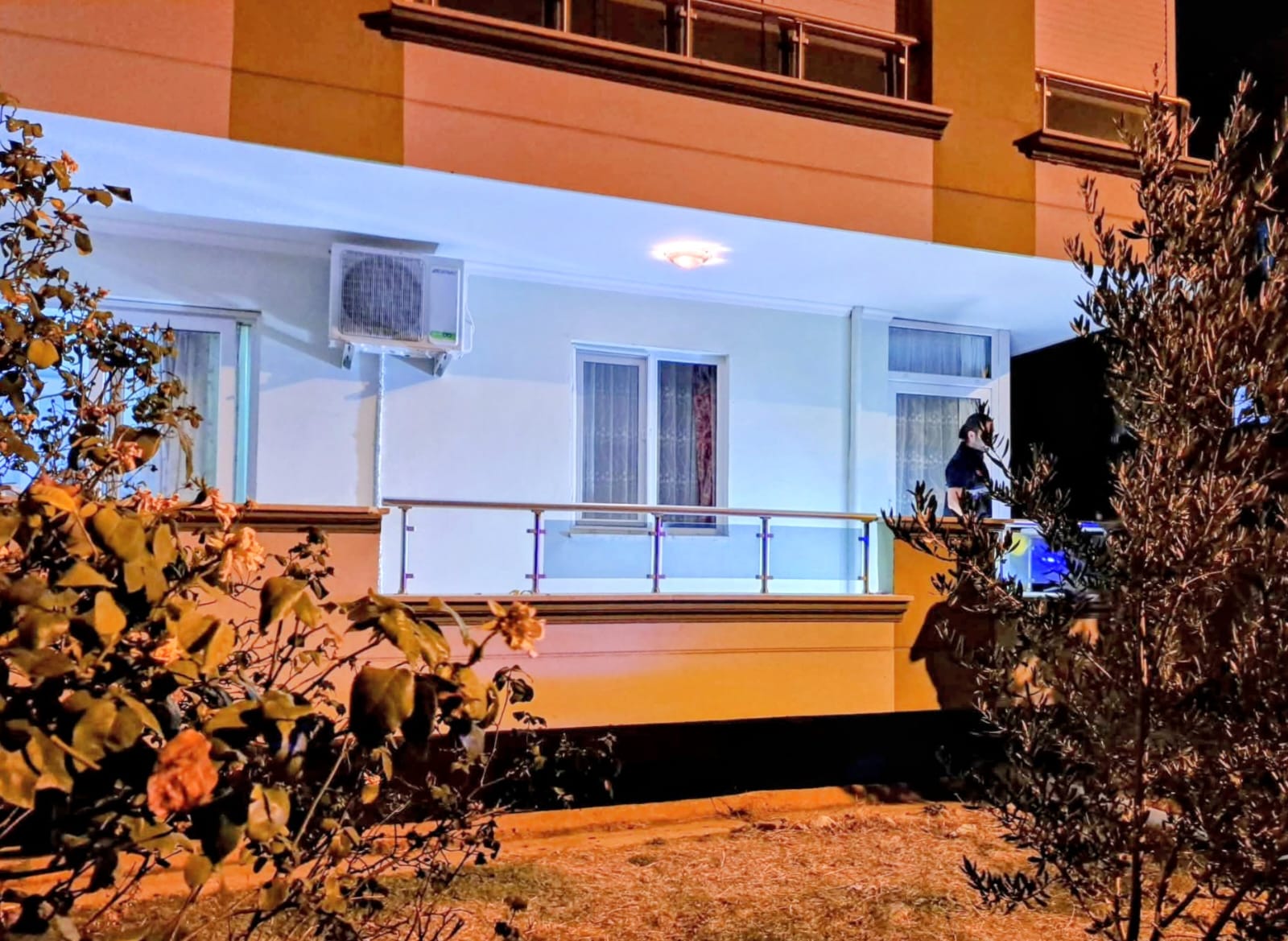 mentese belediye baskani gonca koksalin ailesinin evine molotofkokteyli atildi 1 1WRpYLR9