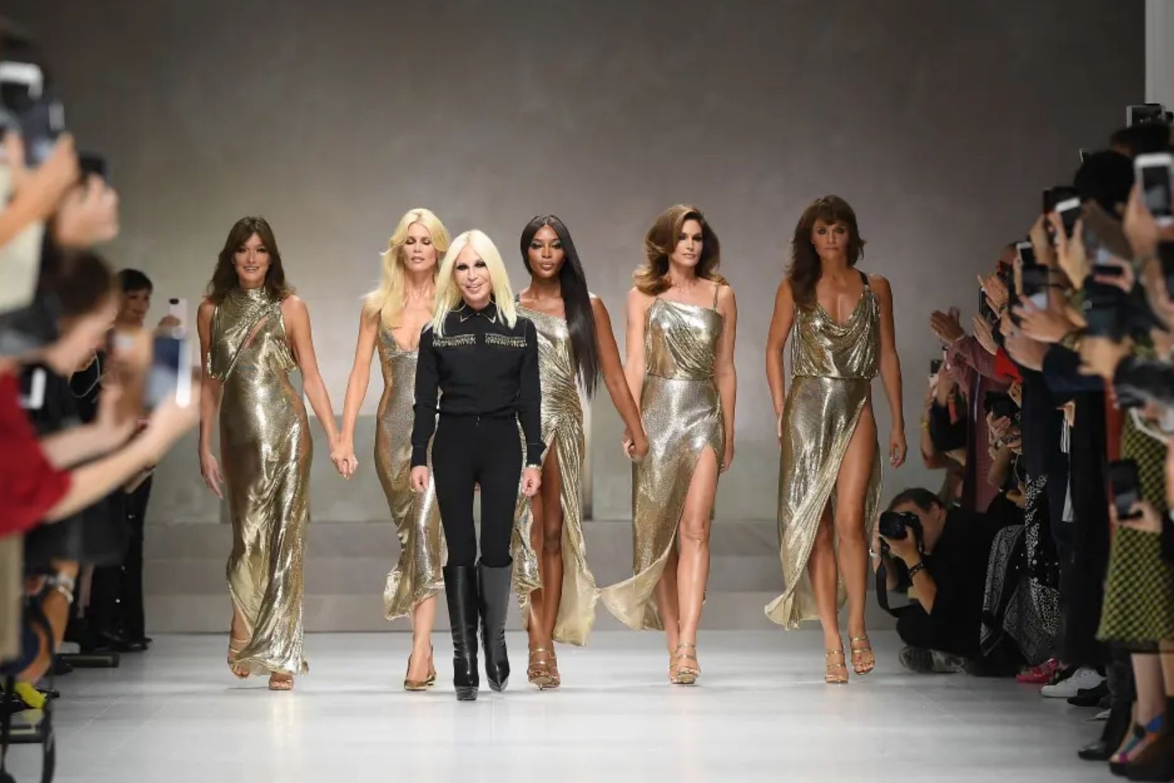 milano moda haftasinda donatellasiz versace defilesi tartismalara yol acti 3 h4R6cH4V