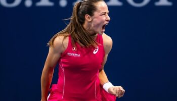 milli sporcu zeynep sonmez cin acik tenis turnuvasinda 3uncu tura yukseldi bJrtLyuV