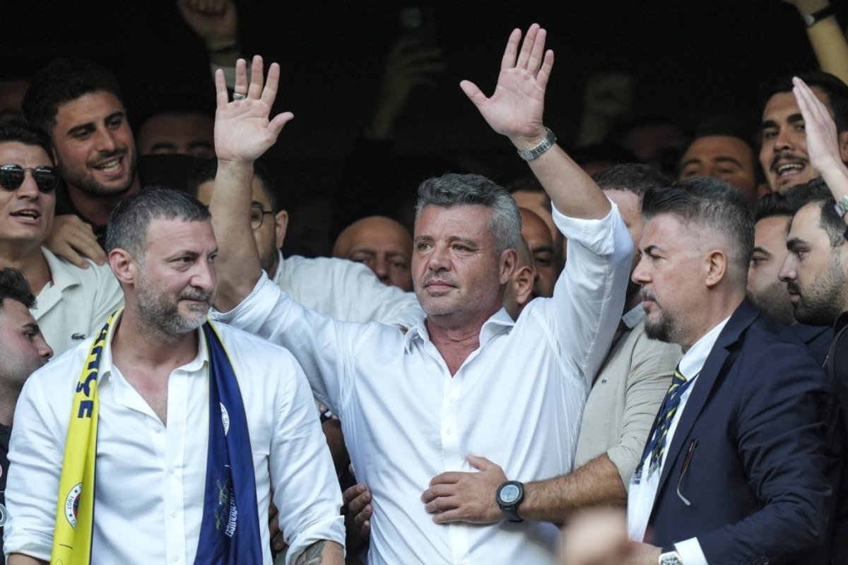 milyar dolarlik servetlerine ragmen ali koc ve arkadaslari fenerbahce baskanligini sadettin sarana nasil kaptirdi N55CXLNA