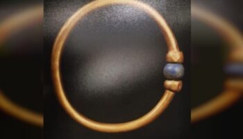 misirda muzeden calinan 3 bin yillik paha bicilmez altin bilezik 3 bin 750 dolara 1w3cYeFv