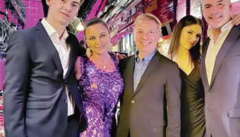 moda tasarimcisi atil kutogluna viyanada madalya utjByZyg