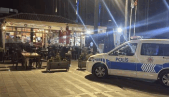 muglanin bodrum ilcesinde hesap odemeden kacmaya calisan sahislar mekanin calisanlarina ates etti 9mE82BmY