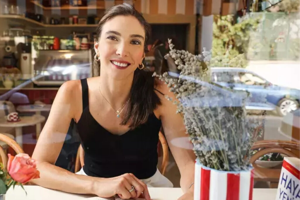 naz aydemirin pasla bir kitap akimi IYiqTNpl