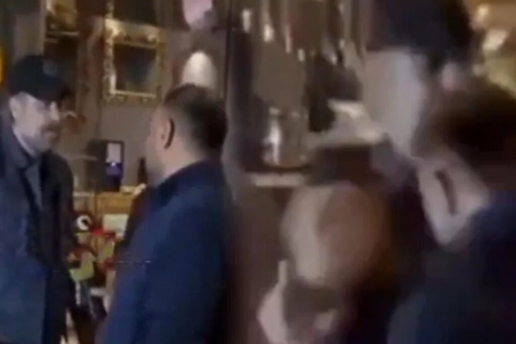 nejat isler ile tartisarak kafa atan muhabir tarik eker isten kovuldu JVGFb47l