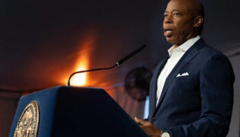 new york belediye baskani eric adams kasim secimleri icin yuruttugu adaylik kampanyasini sonlandirdi 76IH5Byg