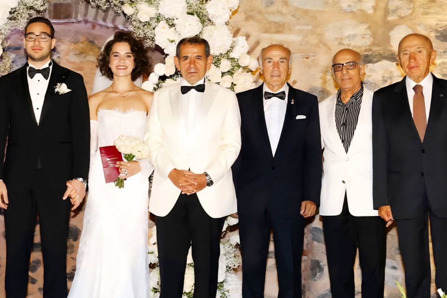 nikah sahidi olan gs baskani dursun ozbek eski fb yoneticisi nihat ozdemir ve bjkli V8fZHLg7
