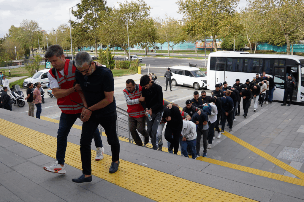 nitelikli dolandiricilik sebekesine yonelik tekirdag merkezli operasyonlarda 41 supheli tutuklandi kRklqfz6