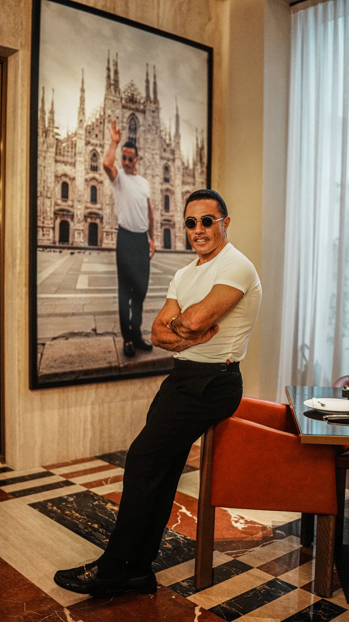 nusr et italyadaki ilk dunyadaki 32nci restoranini milanoda acti italyanlar buyuk ilgi gosterdi 0 T3Q65XlX