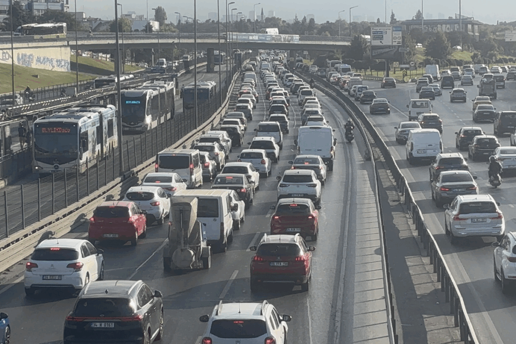 okullarda uyum haftasi basladi yogunluk trafige yansidi ikgcgCLW