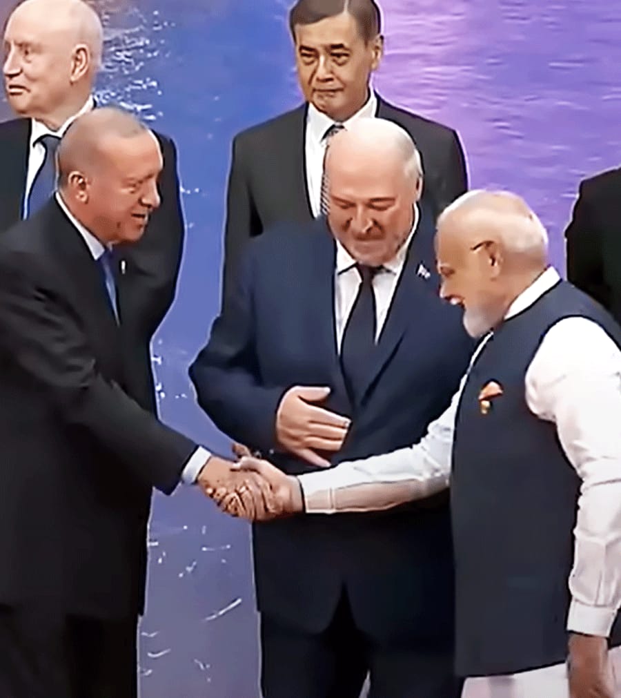 pakistanla 4 gun savasip turkiyeye tavir alan hindistanin basbakani modi sanghay zirvesinde cumhurbaskani erdoganla EXjO6BX8