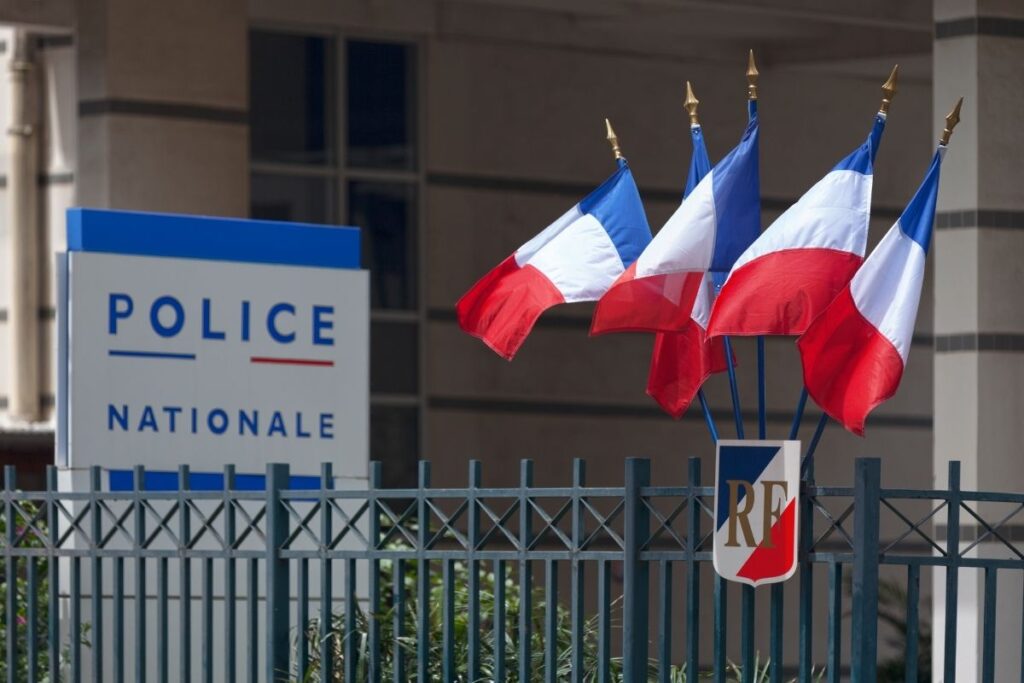 pariste 5 camiye domuzlu provokasyonduzenlendi jzPOmski