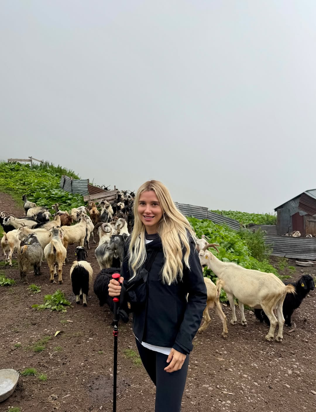pinar sabanci ve esi ilhan sabanci karadeniz yaylalarina cikti 1 emJkOcjg