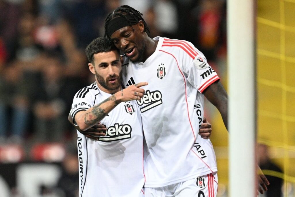 rafa silva hat trick yapti besiktas kayserisporu 4 0 yendi VbZAiyZp