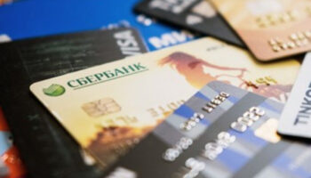 rusyada bankalar musterilerin kredi karti limitlerini kitlesel olarak sifirlamaya basladi l9XaNMII