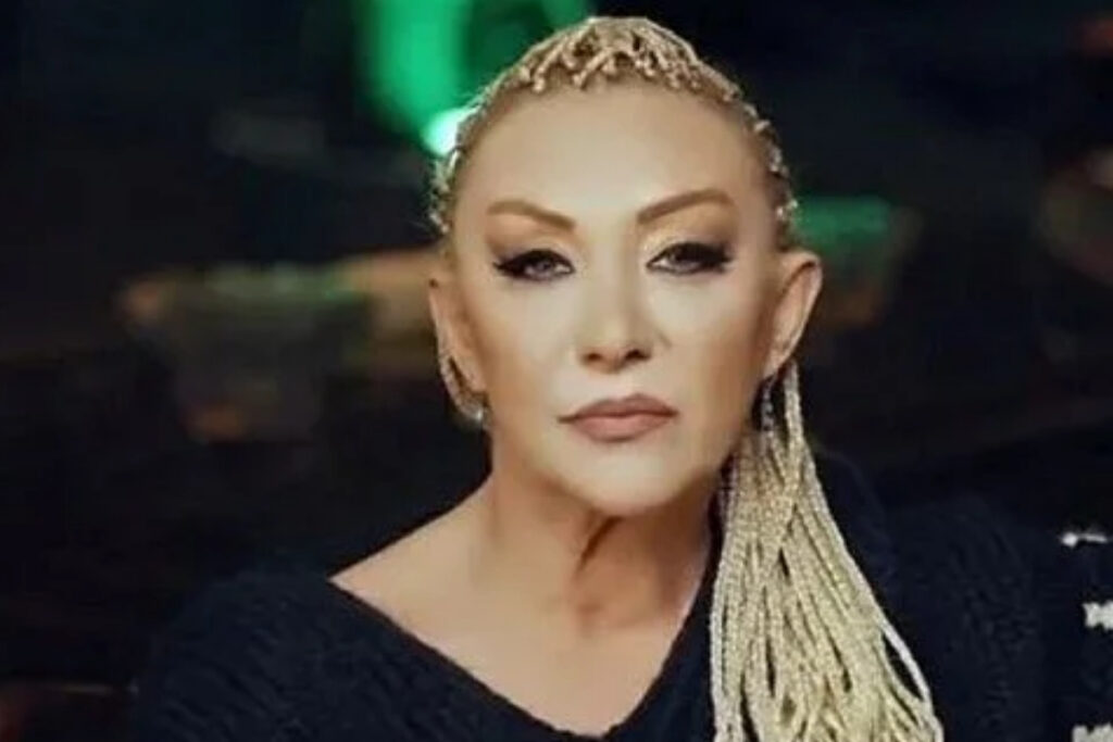 sarkici gullu balkondan duserek oldu Mee3YuR4