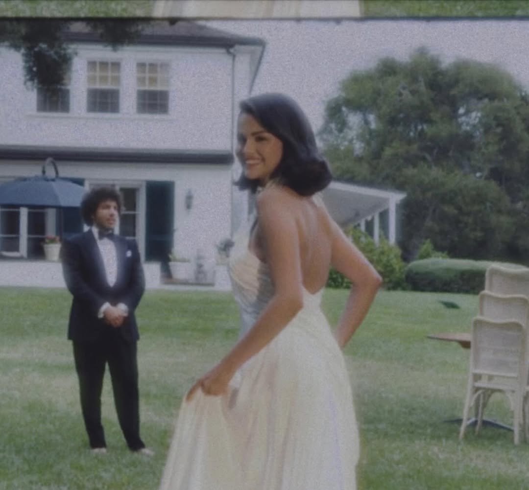selena gomez ve benny blanco evlendi dugunu goz kamastirdi 1 jRSUIGvV