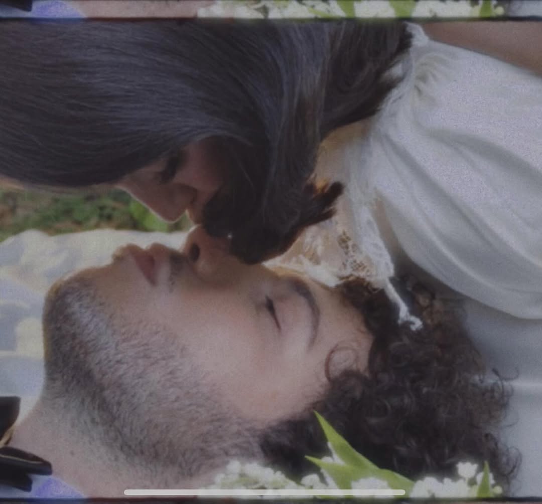 selena gomez ve benny blanco evlendi dugunu goz kamastirdi 2 tpLeQPvQ