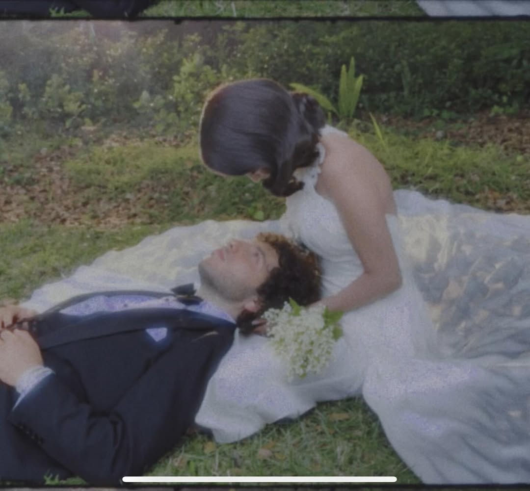 selena gomez ve benny blanco evlendi dugunu goz kamastirdi 4 YgJ95ula