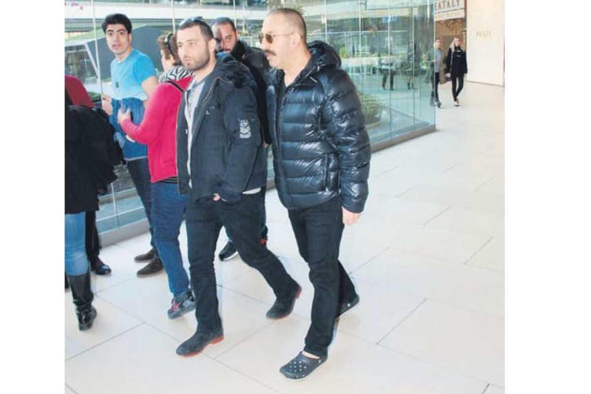 serenay sarikayanin yesil pelus terlikleri ve terligin moda ikonuna donusen hikayesi 7 SHdZtgHk