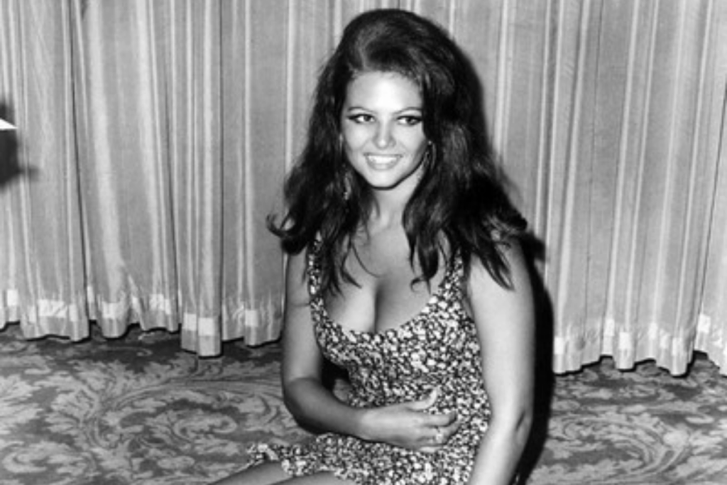 sinemanin efsanelerinden claudia cardinale 87 yasinda hayatini kaybetti uI8gEXxF