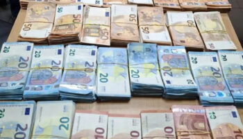 sinirda yakalanan uc turkte 100 bin euro ve yarim kilo altin ele gecirildi DOe764UC