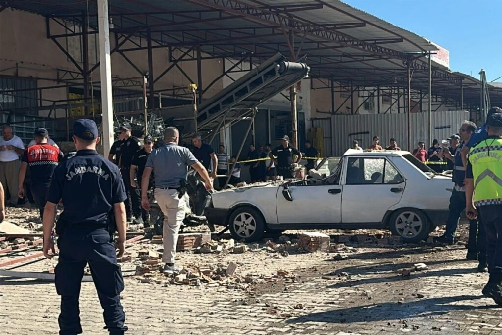 toplama halinde patlama 1 olu 3 yarali ZpJ4XAW8