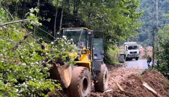 trabzonda etkili yagis nedeniyle dort ilcede heyelan ve su taskinlari yasandi rFUWExgO