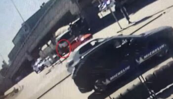 trafik isiklarinda yolun karsina gecmeye calisan yayaya beton mikseri carpti SJWQP8tm