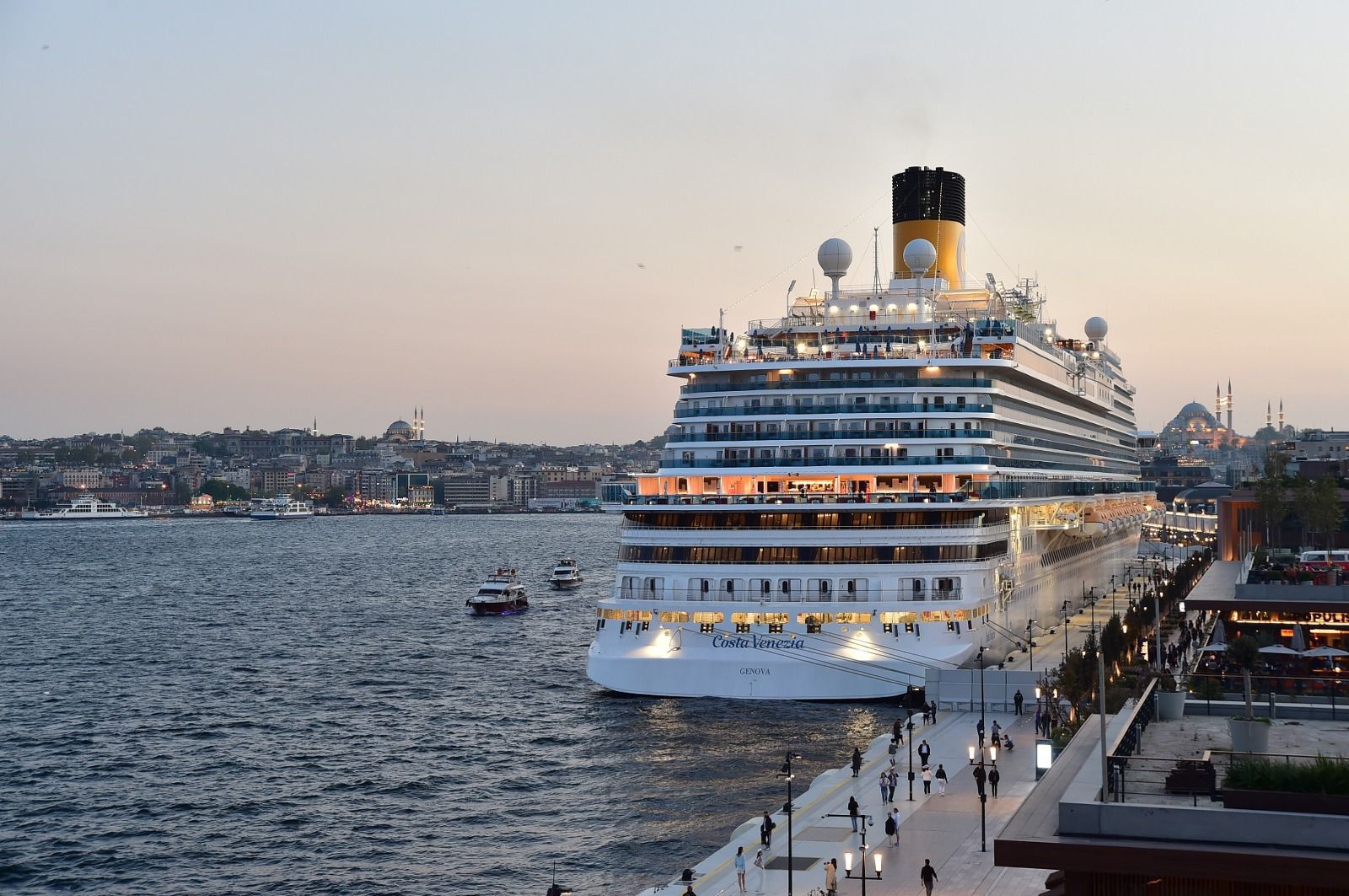 turkiye 2025 yilinin ocakagustos doneminde kruvaziyer turizminde tarihi rekor kirarak 15 milyon yolcuyu agirladi