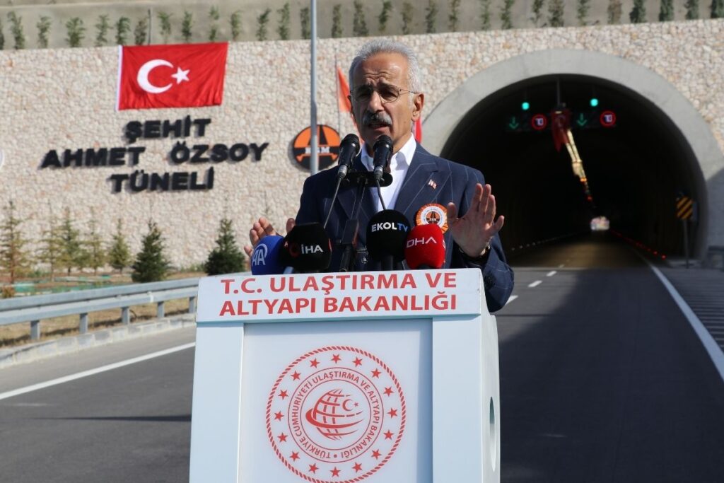 ulastirma bakani abdulkadir uraloglu amasyada varyant ve tunel acilisi yapti zorlu cografyalarda konforlu ulasim hYEsHRB4