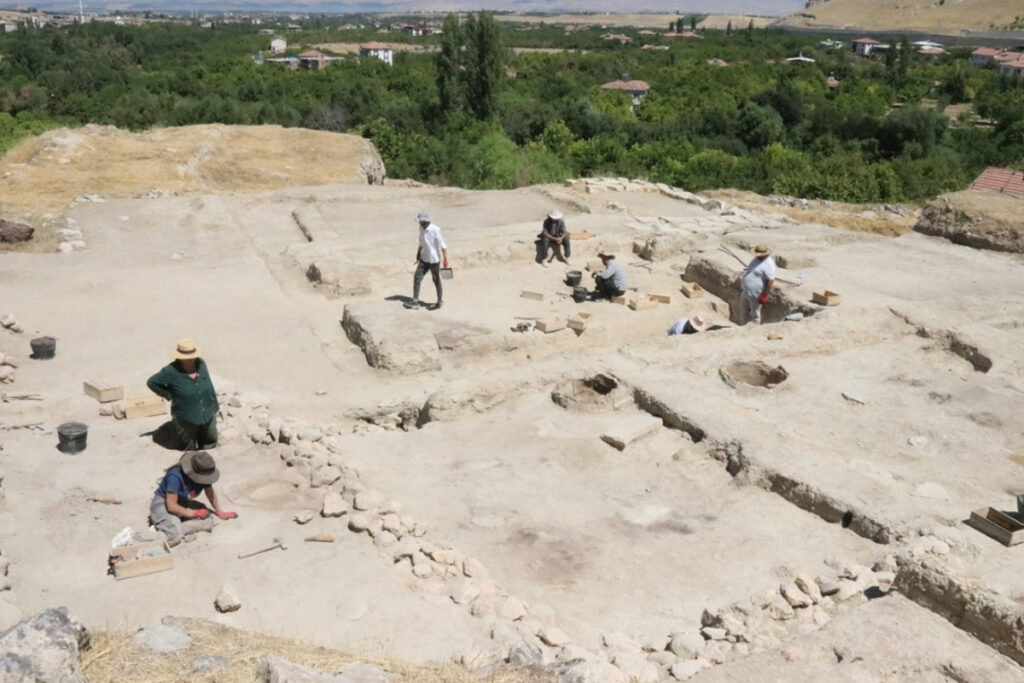 unesco mirasi arslantepe hoyugunde 3 bin yillik firin bulundu kazilarda kebap izlerine rastlandi JREuXP2U