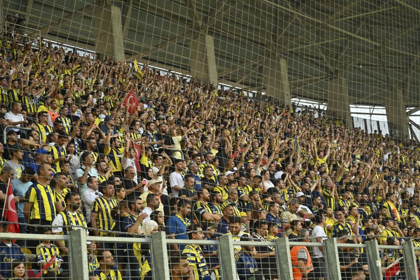 unlu patronlardan fenerbahce sorumuza yanit ali koc fenerbahceyi koc holding gibi yonetmedi ali gibi PWHNz3nt