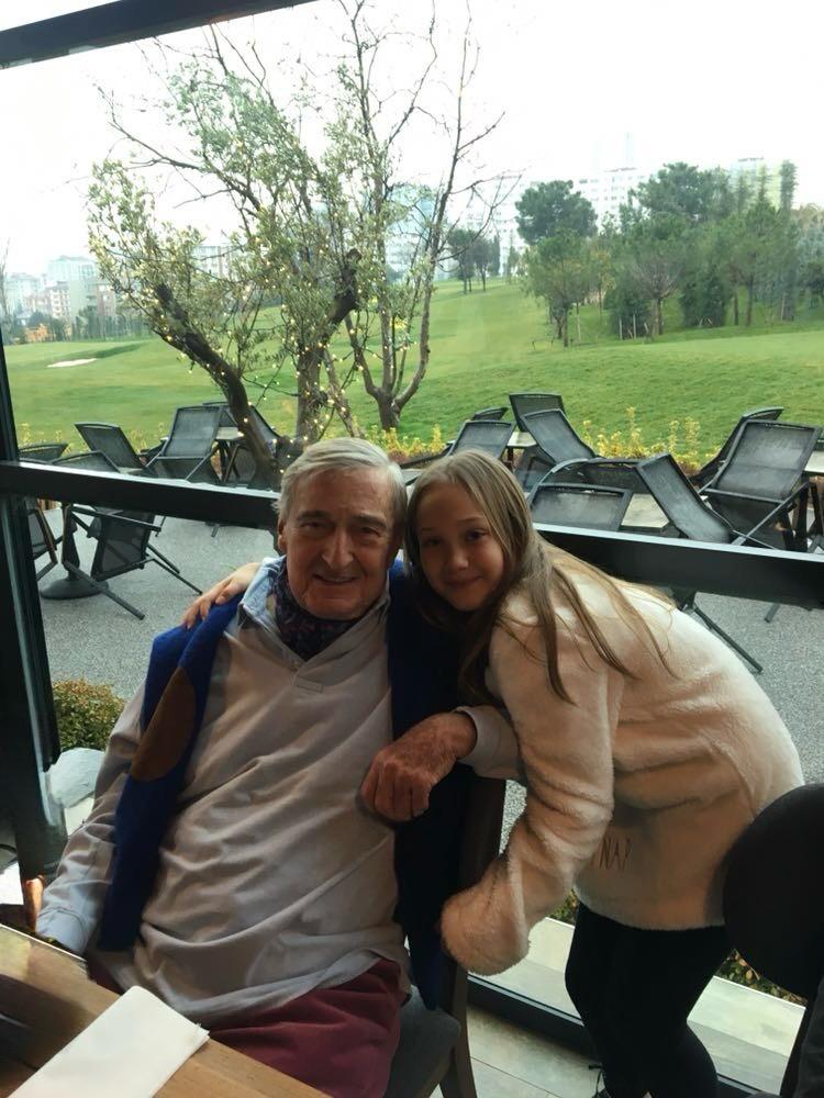 94 yasindaki rahmi koc ile 16 yasindaki deniz sapmazin ilham veren golf dostlugunun hikayesi