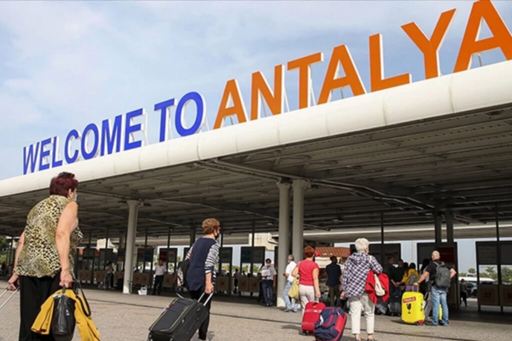 antalyaya yilin 9 ayinda gelen turist sayisi 14 milyonu asti EqRkN17s