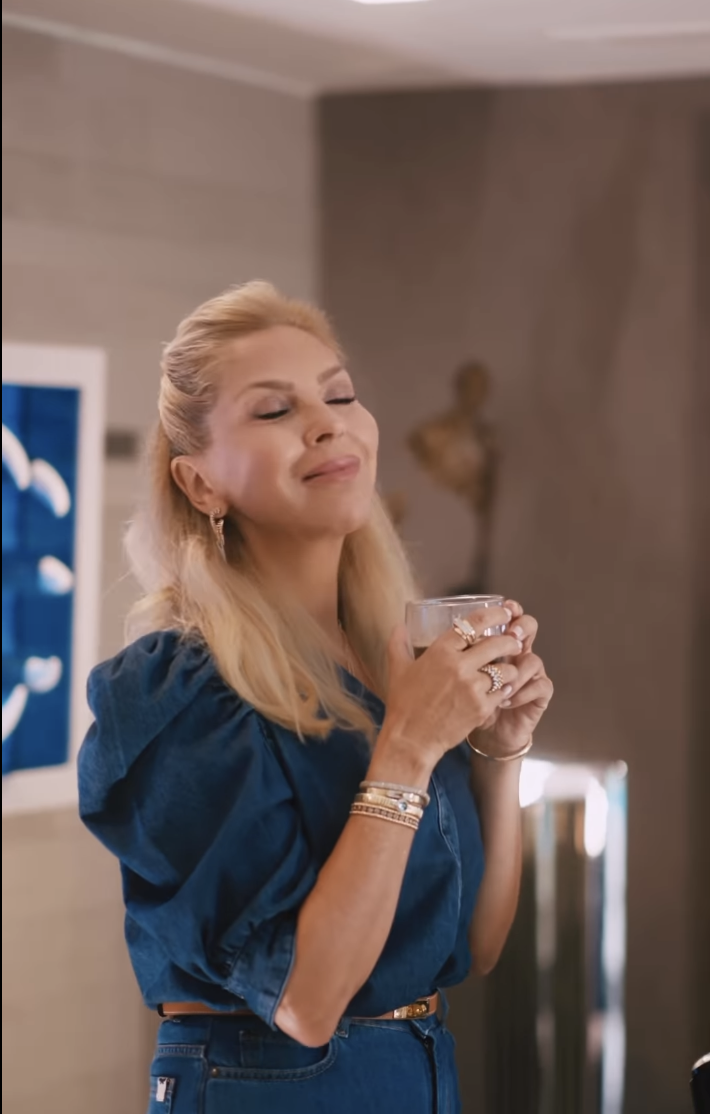 arzu sabancidan reklam surprizi kahve makinesinin tanitim filminde oynadi 1