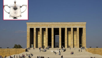 ataturkun savarona yatinda kullanildigi iddia edilen gumus kaplama sekerlik muzayede ilanindan cekildi anitkabir muze XhViSENy