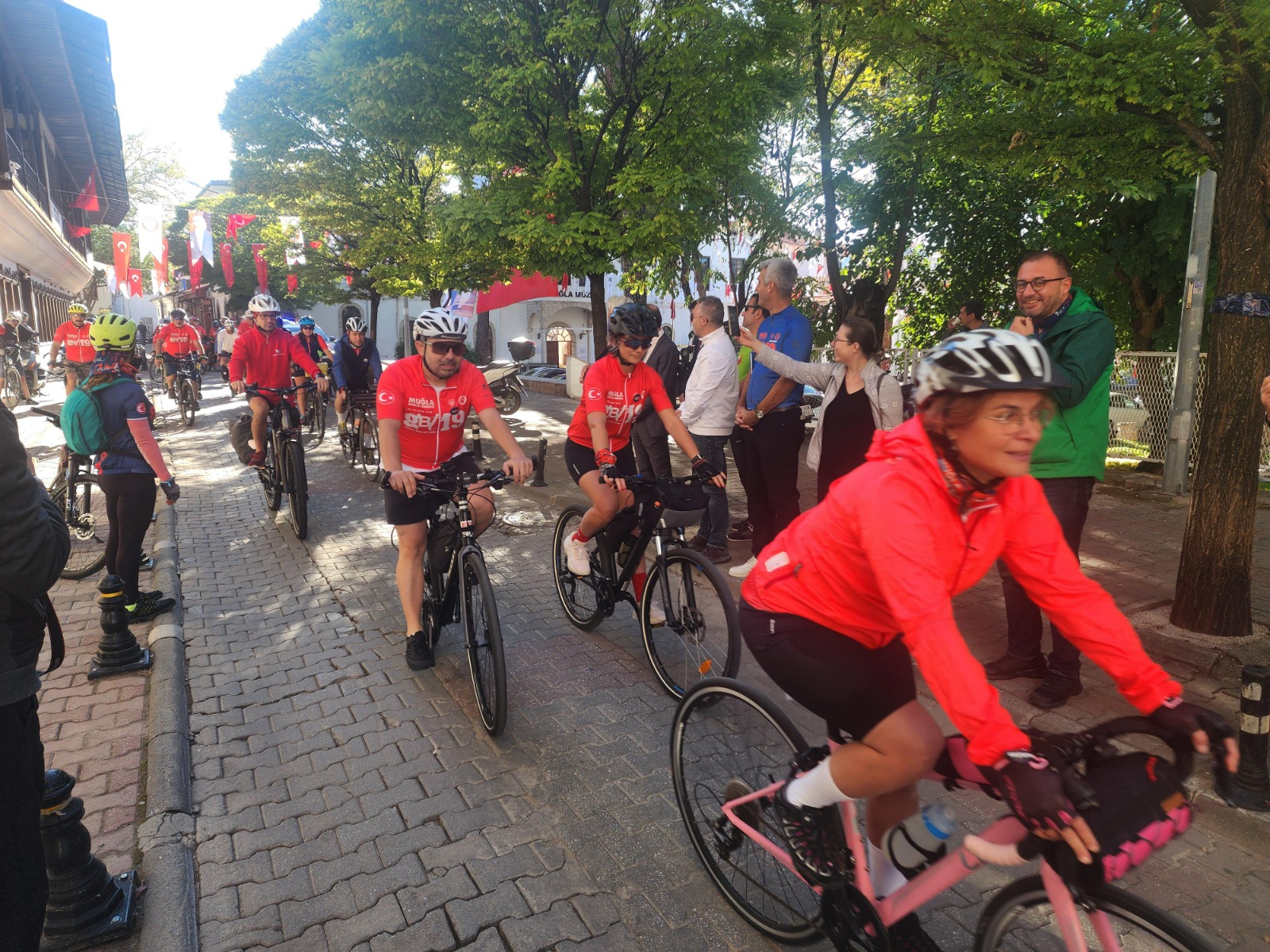 bisikletciler turkiyenin en tehlikeli gecitlerinden biri olan sakar gecidini pedallayacak 2 Y9swCgBe